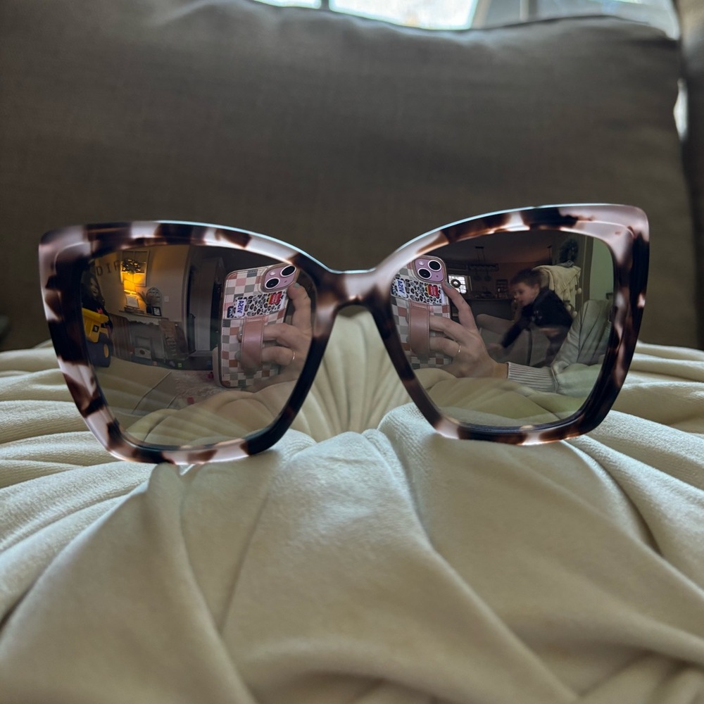 DIFF EYEWEAR, tortoise shell sunglasses! Never worn (no case included) 🕶️